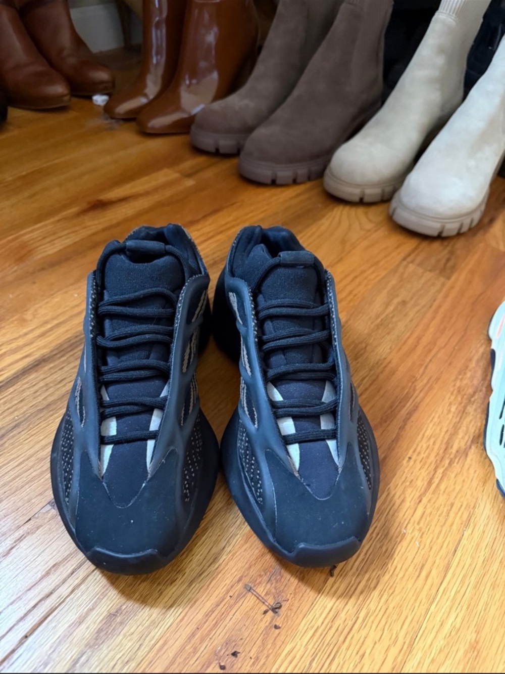 Yeezy 700 V3